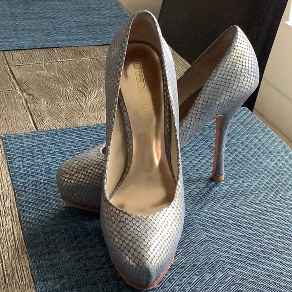 Marciano pumps
